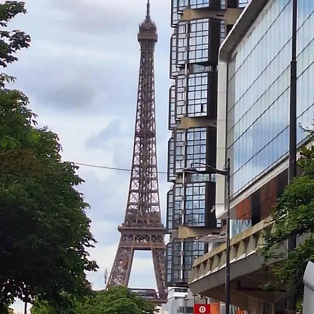 Appartement Near Eiffel Tower, Seine View